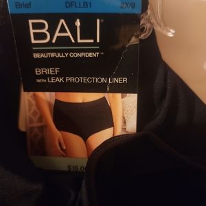 Bali Briefs size 22 new